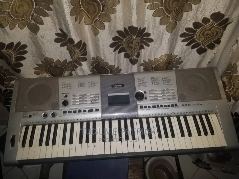 I425 Yamaha Keyboard