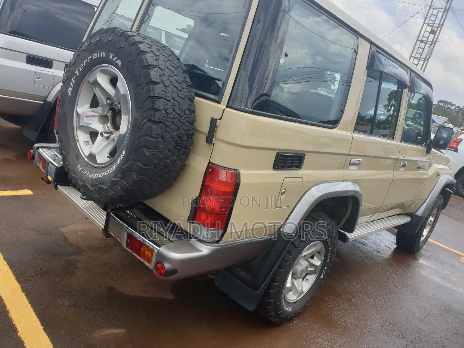 Toyota Land Cruiser 4.0 V6 DLX 2015 Yellow