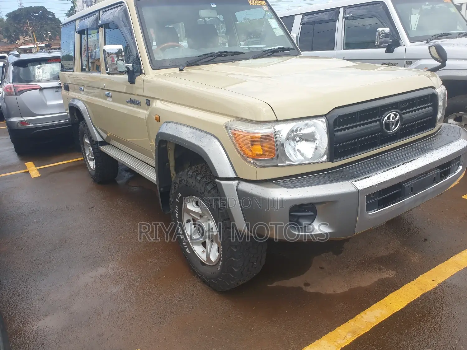 Toyota Land Cruiser 4.0 V6 DLX 2015 Yellow