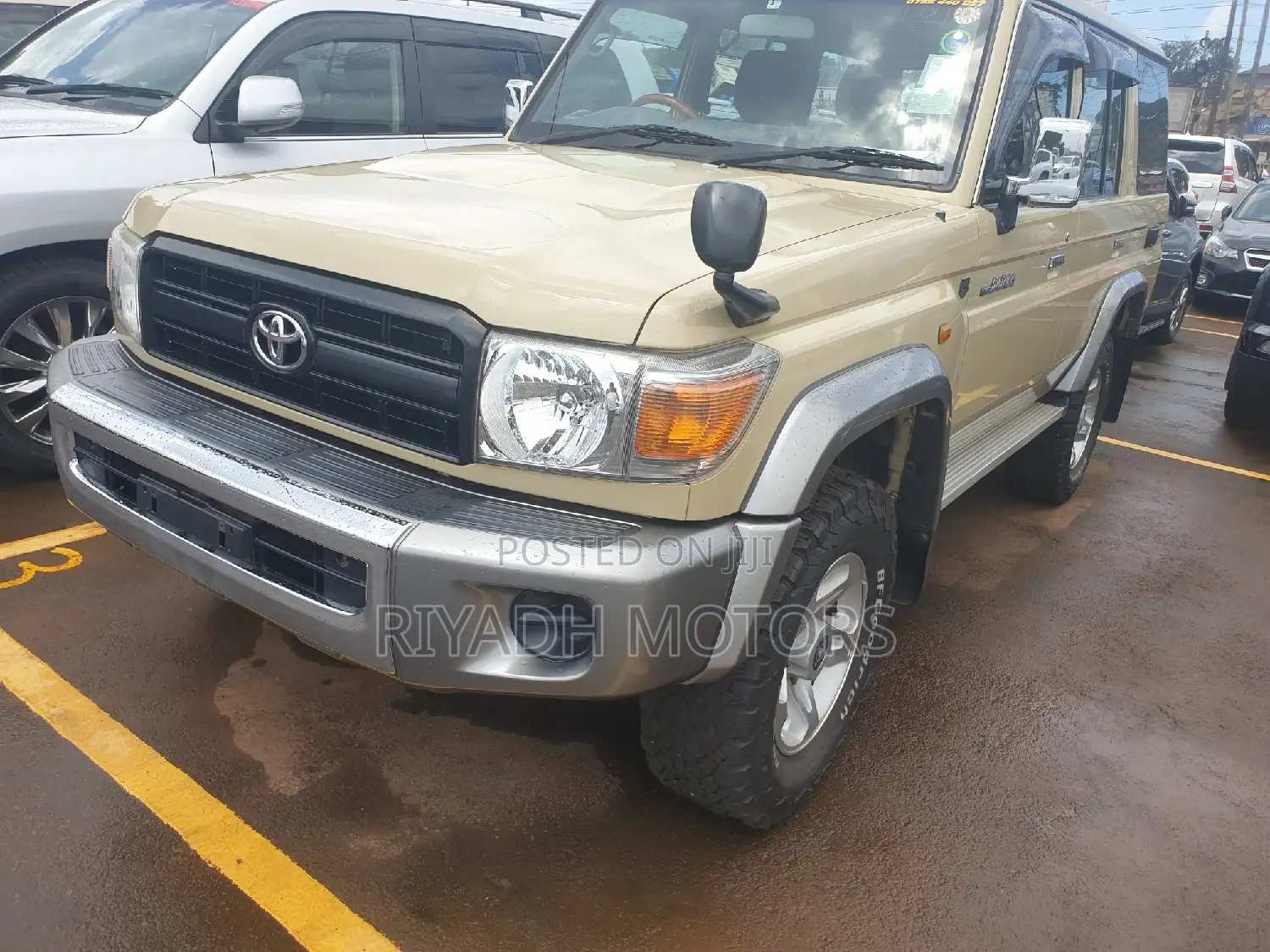 Toyota Land Cruiser 4.0 V6 DLX 2015 Yellow