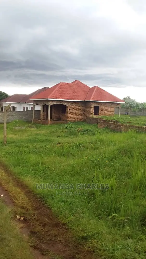 Plots in Kitende Entebbe Road for Sale