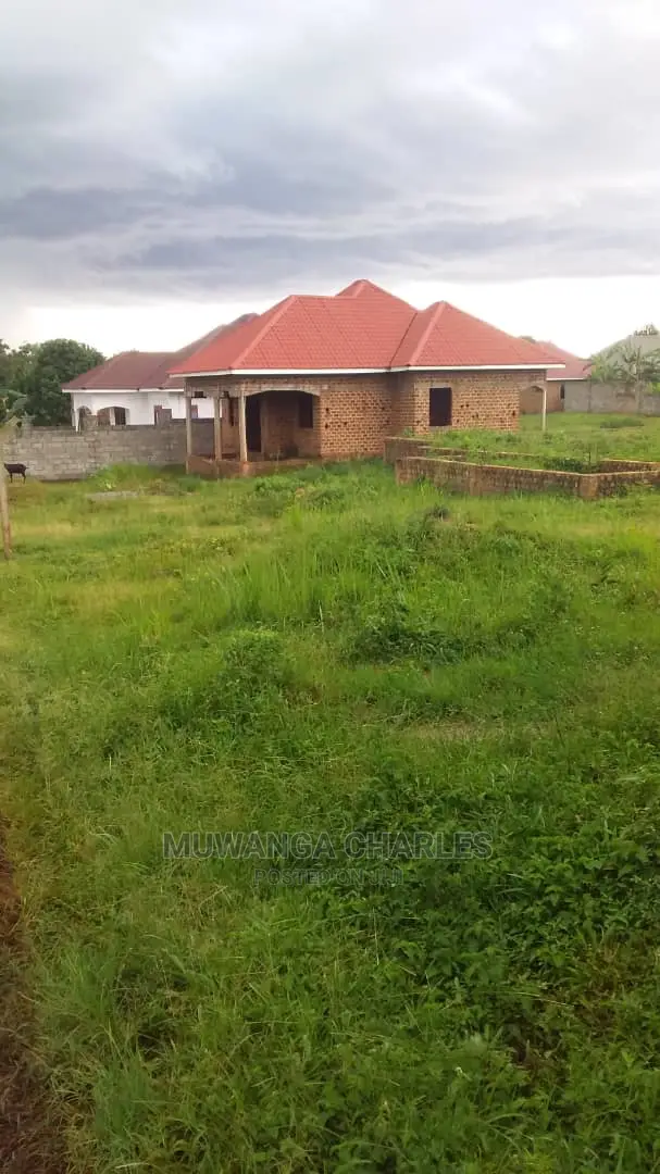 Plots in Kitende Entebbe Road for Sale