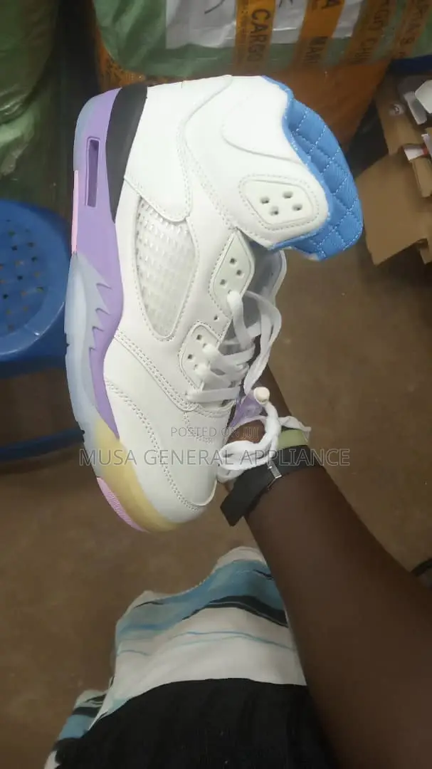 Linked Shoe