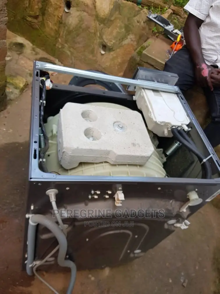 Professional Skillful Technician for Washing Machine Repair