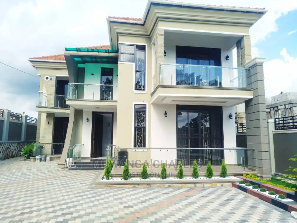 5bdrm Duplex in Fs Properties Ltd, Central Division for Sale