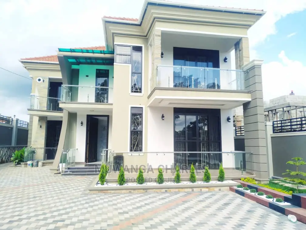 5bdrm Duplex in Fs Properties Ltd, Central Division for Sale