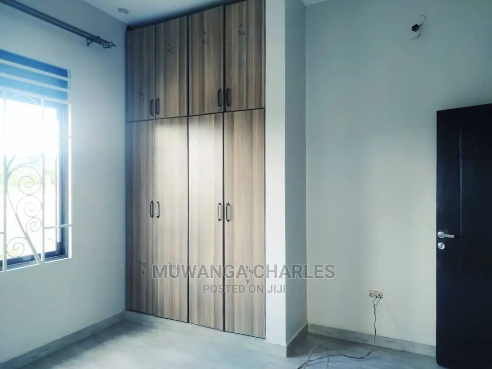 5bdrm Duplex in Fs Properties Ltd, Central Division for Sale