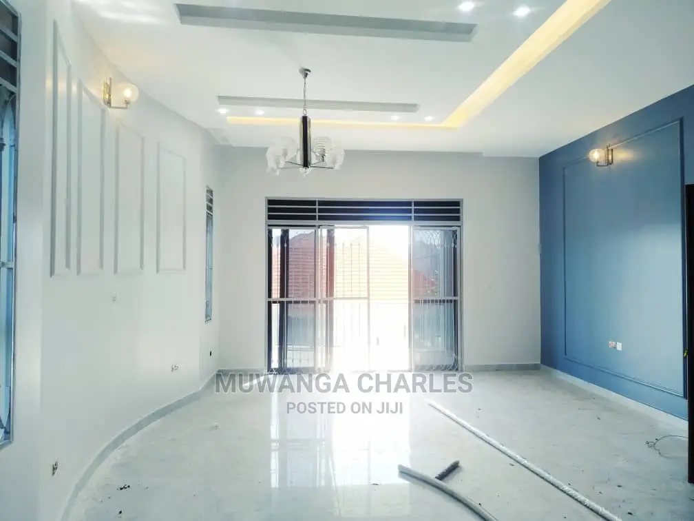 5bdrm Duplex in Fs Properties Ltd, Central Division for Sale