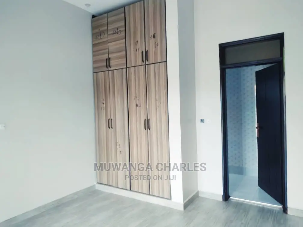 5bdrm Duplex in Fs Properties Ltd, Central Division for Sale