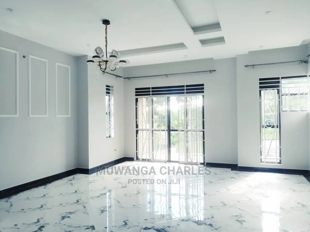 5bdrm Duplex in Fs Properties Ltd, Central Division for Sale