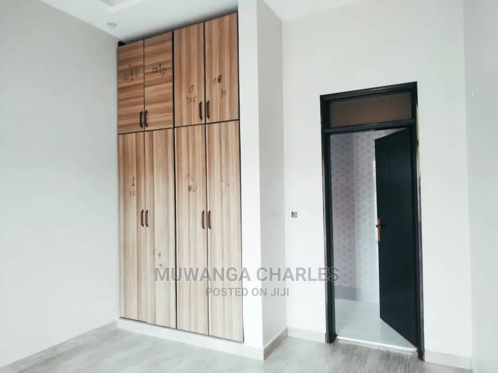 5bdrm Duplex in Fs Properties Ltd, Central Division for Sale