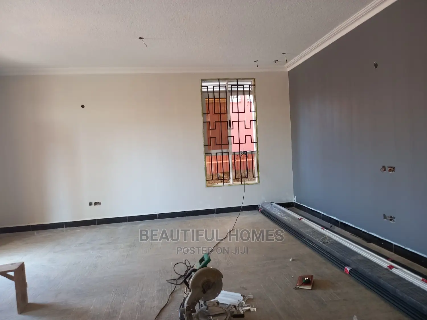 Furnished 6bdrm Mansion in Mansion, Central Division for Sale