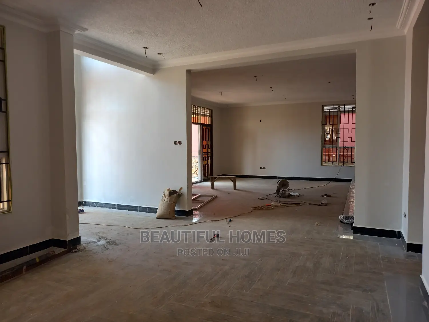 Furnished 6bdrm Mansion in Mansion, Central Division for Sale