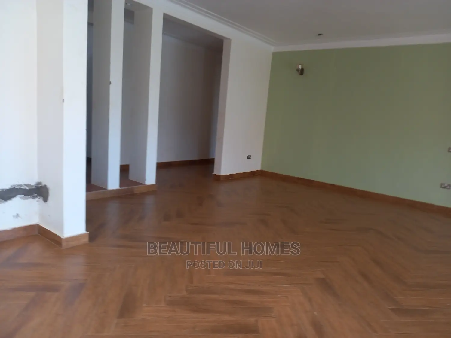 Furnished 6bdrm Mansion in Kira Corporate for Sale