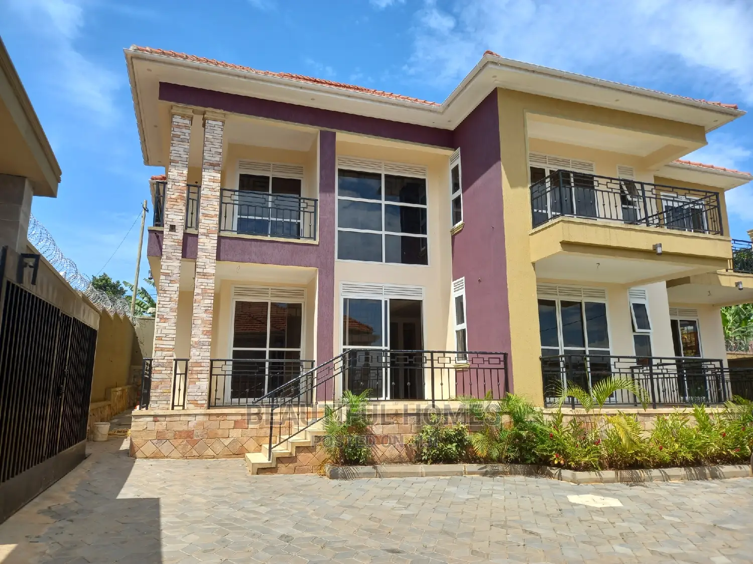 Furnished 6bdrm Mansion in Kira Corporate for Sale