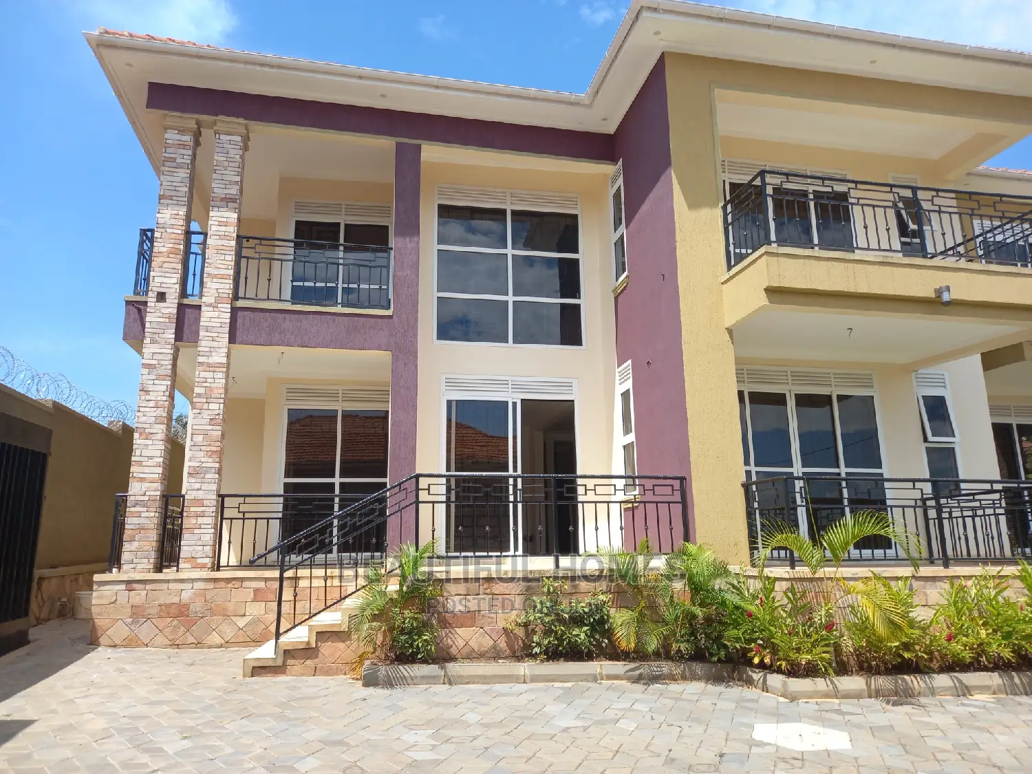 Furnished 6bdrm Mansion in Kira Corporate for Sale