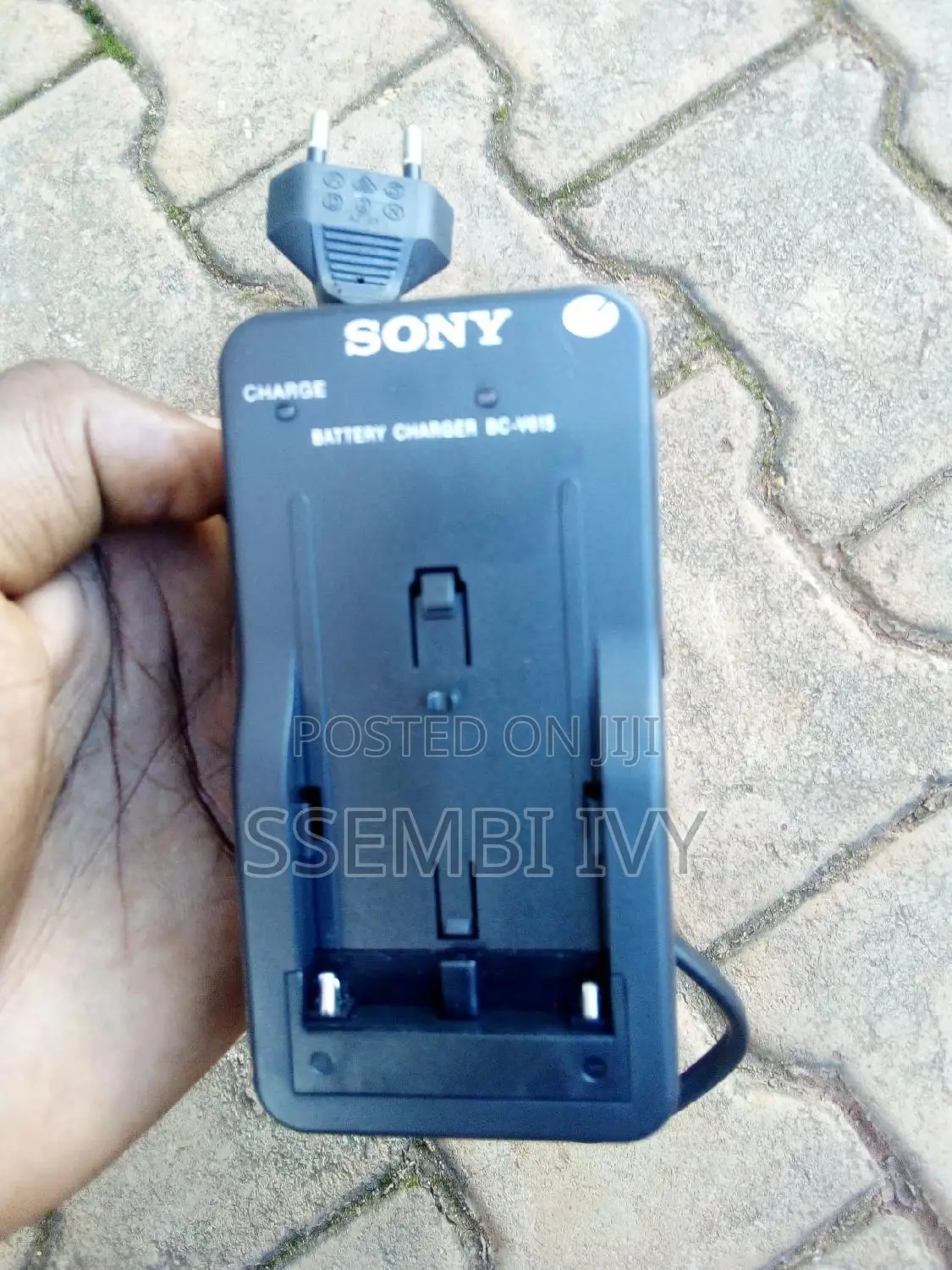 SONY HXR-Mc2500 Charger.