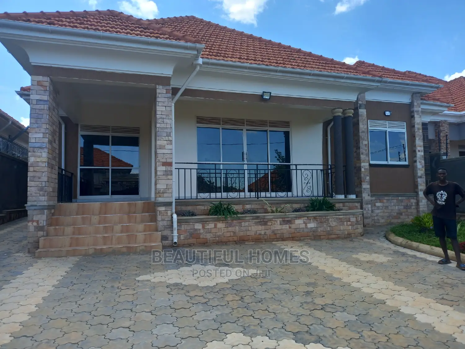 Furnished 4bdrm Bungalow in Kira for Sale