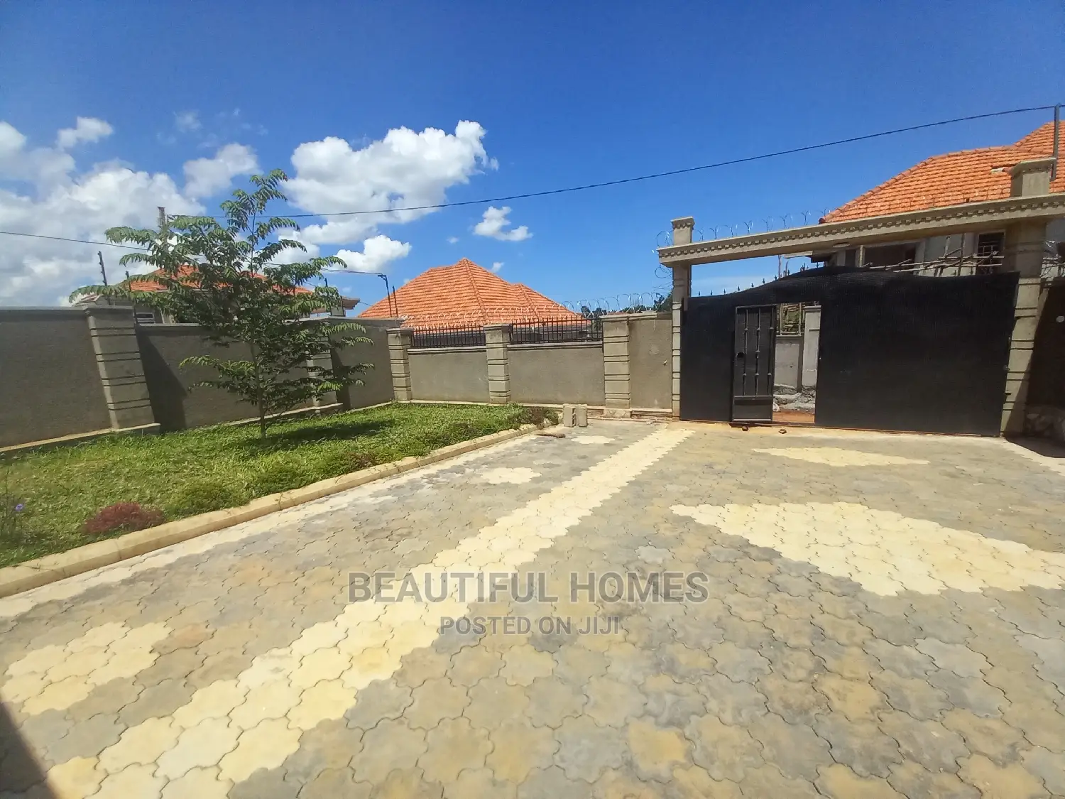 Furnished 4bdrm Bungalow in Kira for Sale