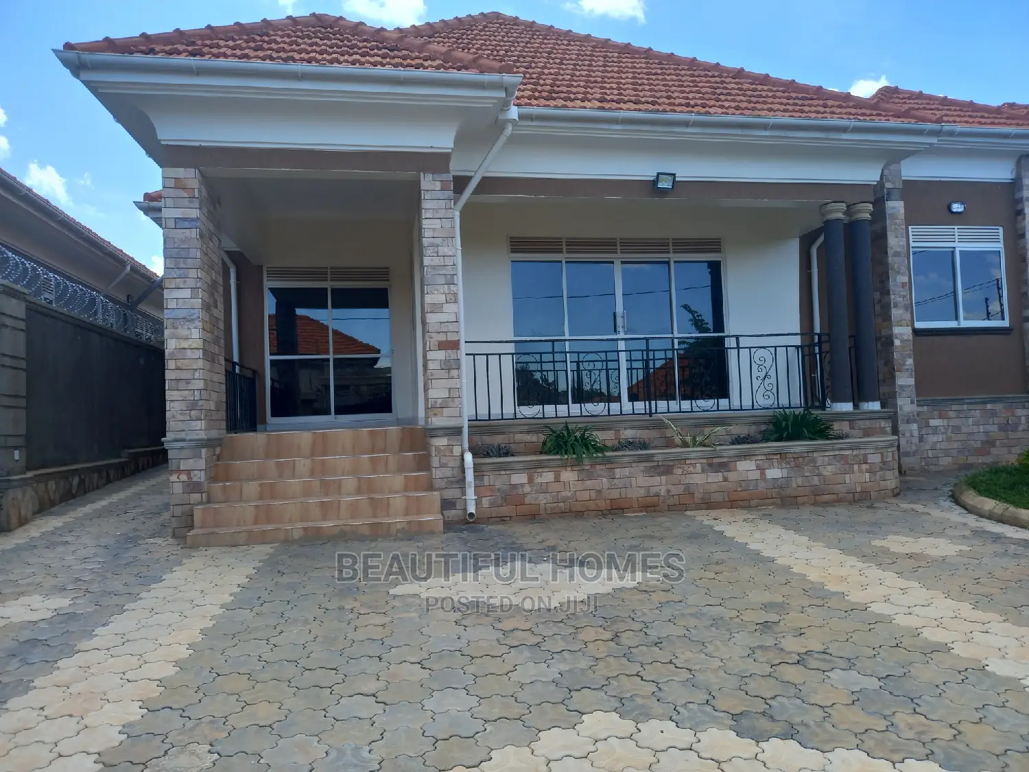Furnished 4bdrm House in Kira for Sale