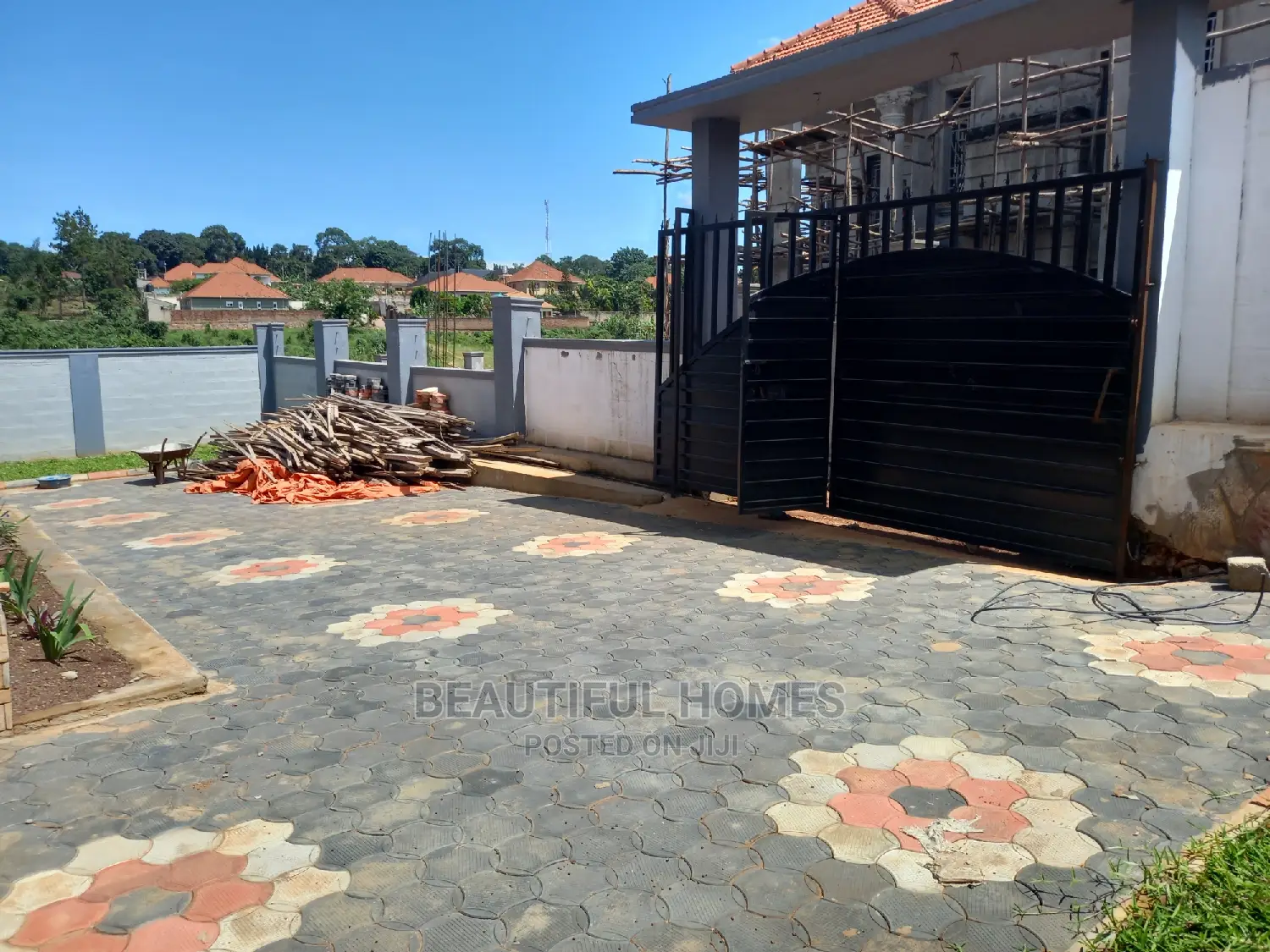 Furnished 4bdrm Bungalow in Kira for sale
