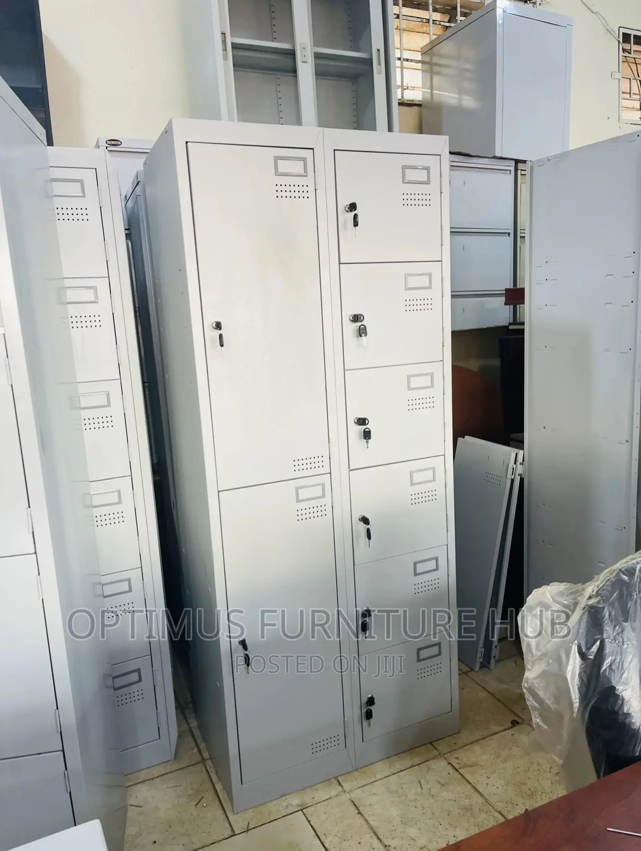 Locker (8 Compartments)