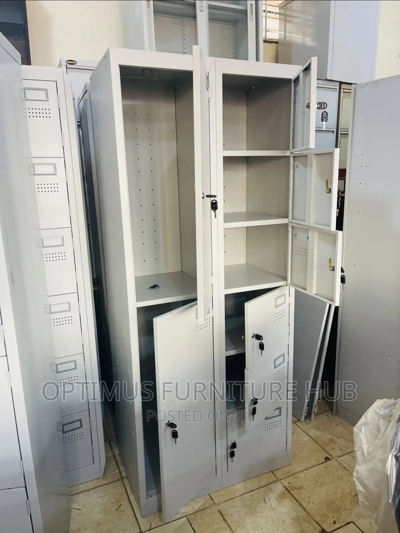Locker (8 Compartments)