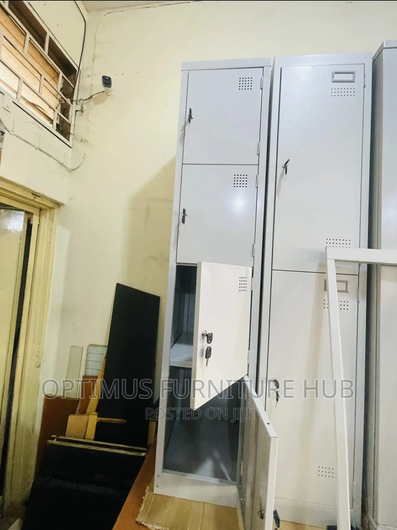 Locker (2 Compartments)