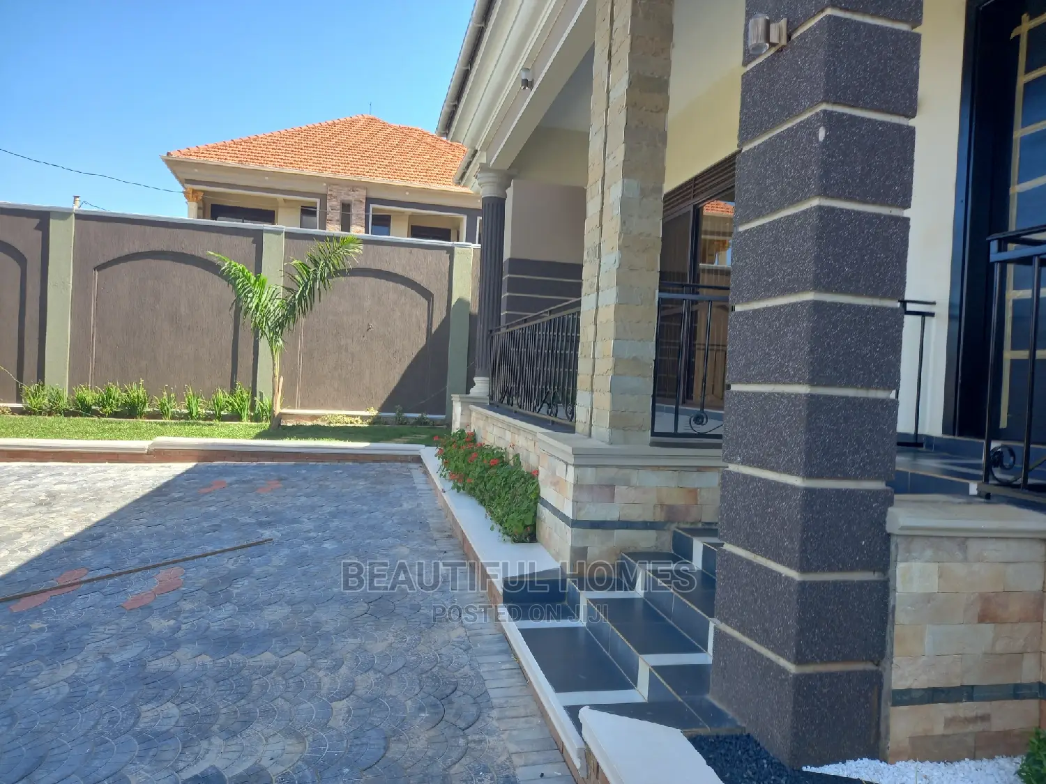 Furnished 4bdrm House in Kira for Sale