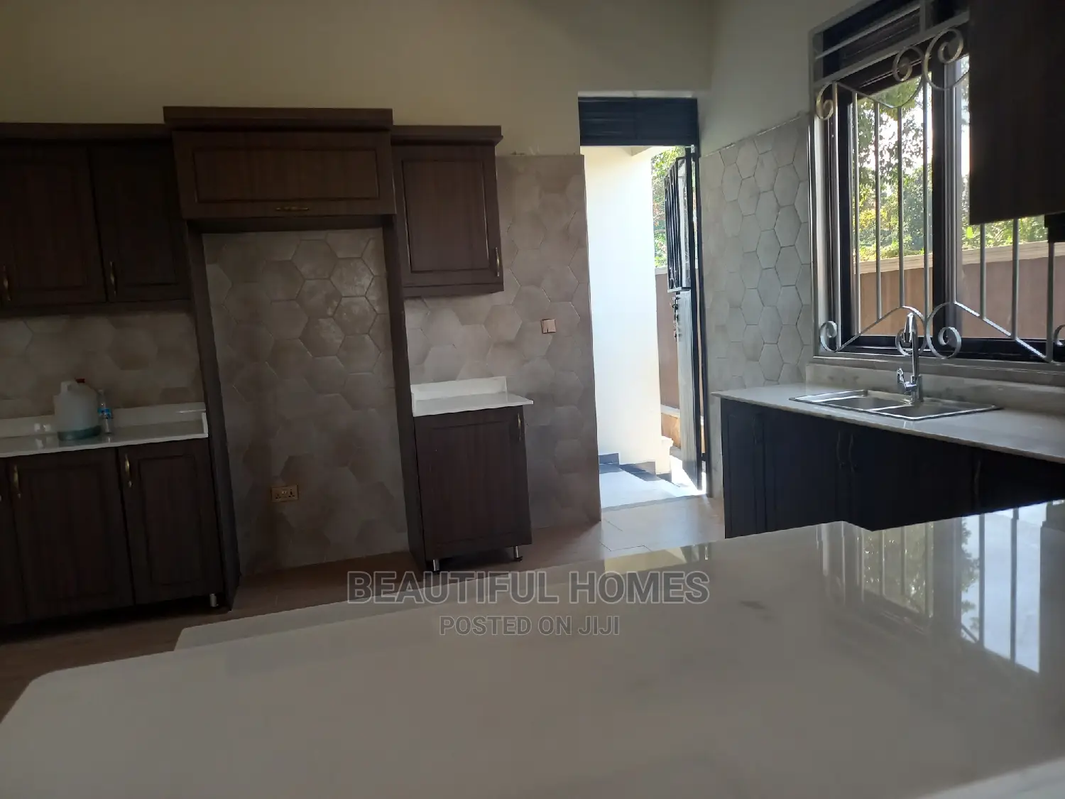 Furnished 4bdrm House in Kira for Sale
