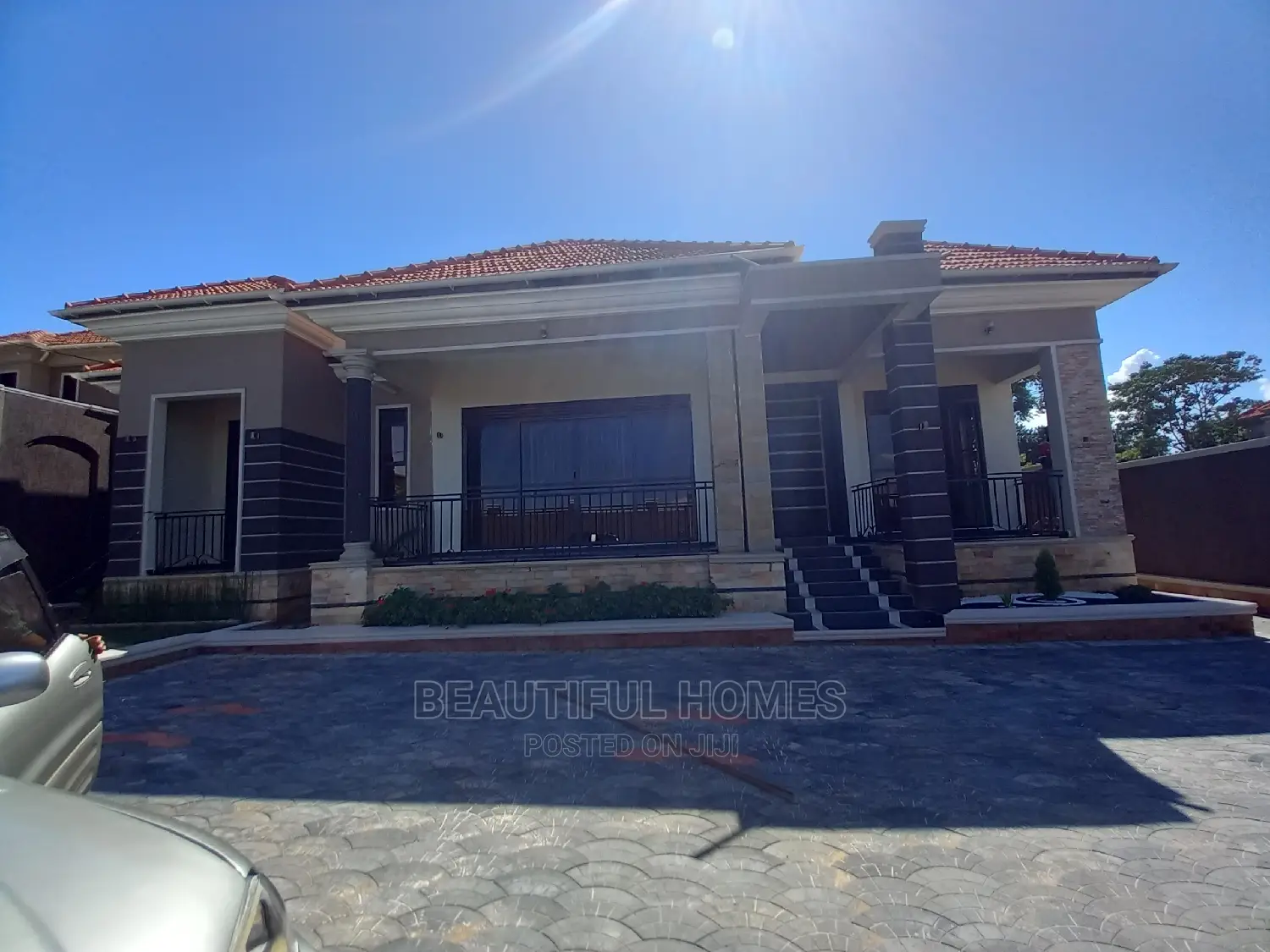 Furnished 4bdrm Mansion in Kira for Sale