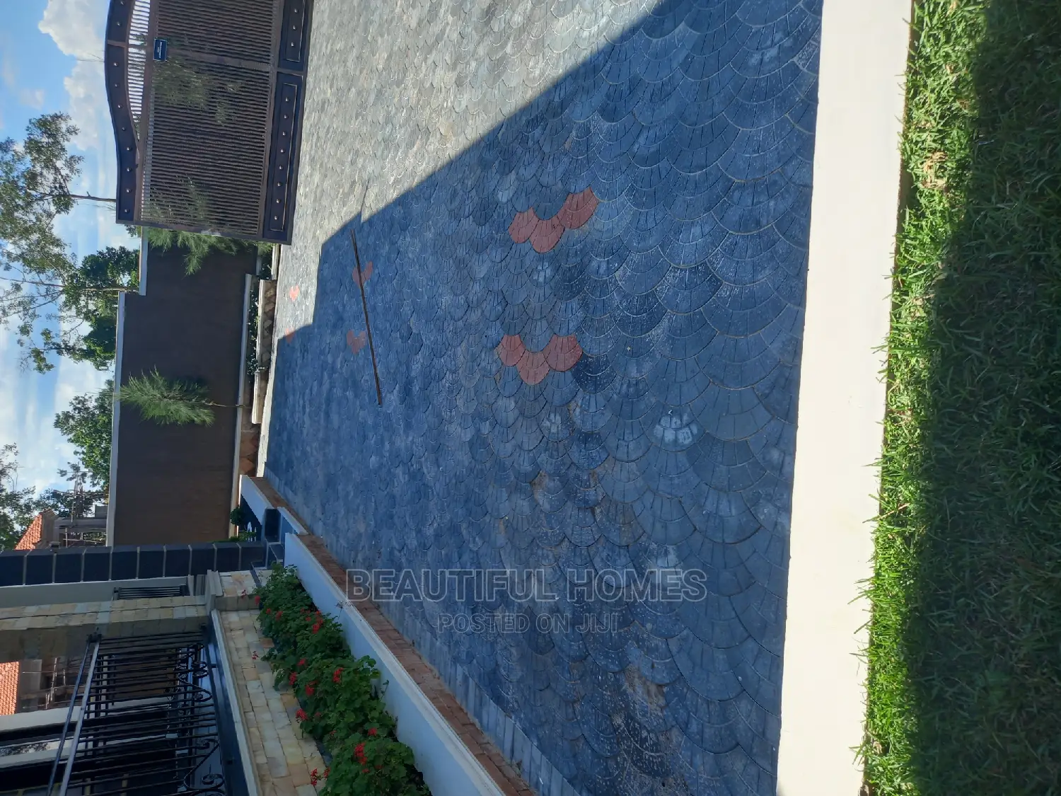 Furnished 4bdrm Mansion in Kira for Sale