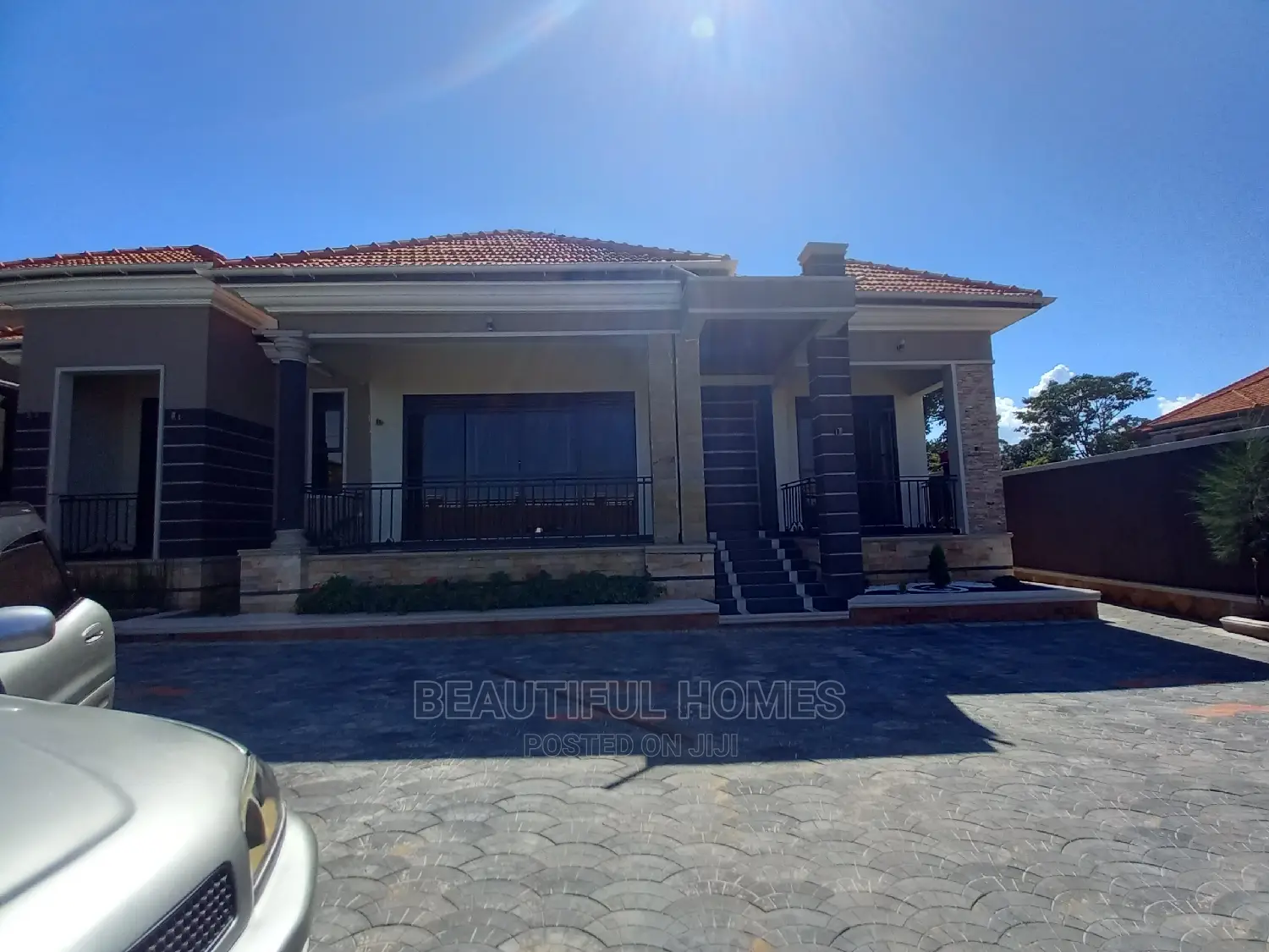 Furnished 4bdrm Mansion in Kira for Sale