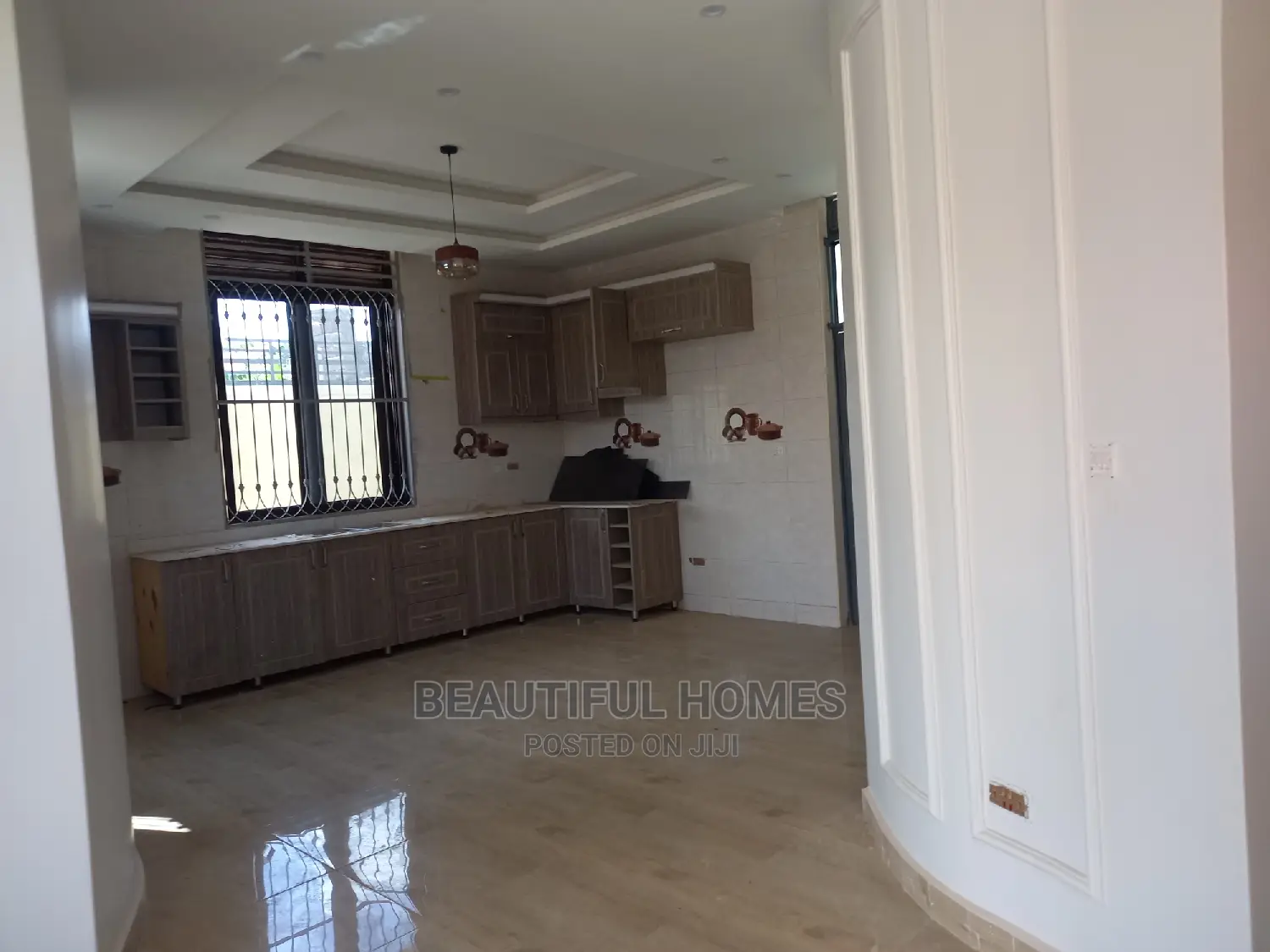 Furnished 6bdrm Mansion in Kira for Sale