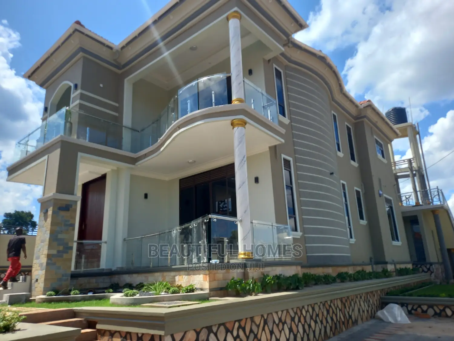Furnished 6bdrm Mansion in Kira for Sale