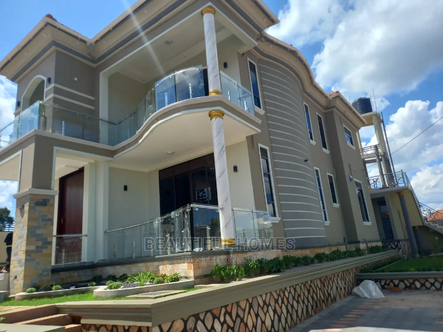 Furnished 6bdrm Mansion in Kira for Sale