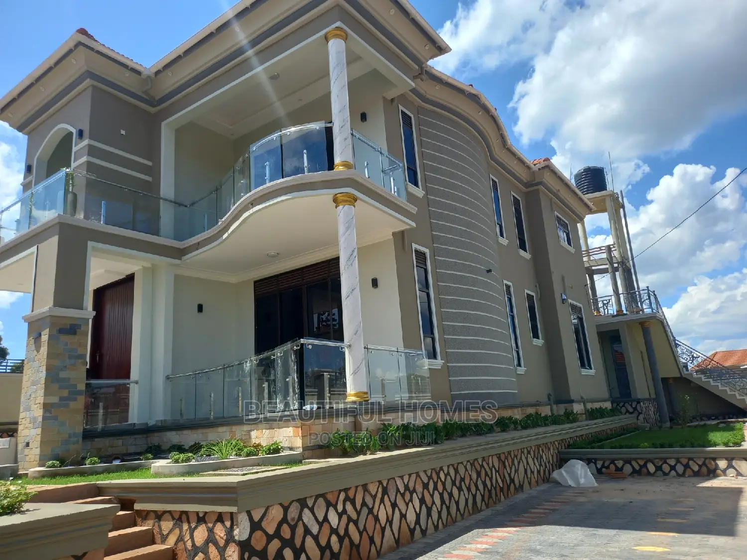 Furnished 6bdrm Duplex in Kira Corporate for Sale