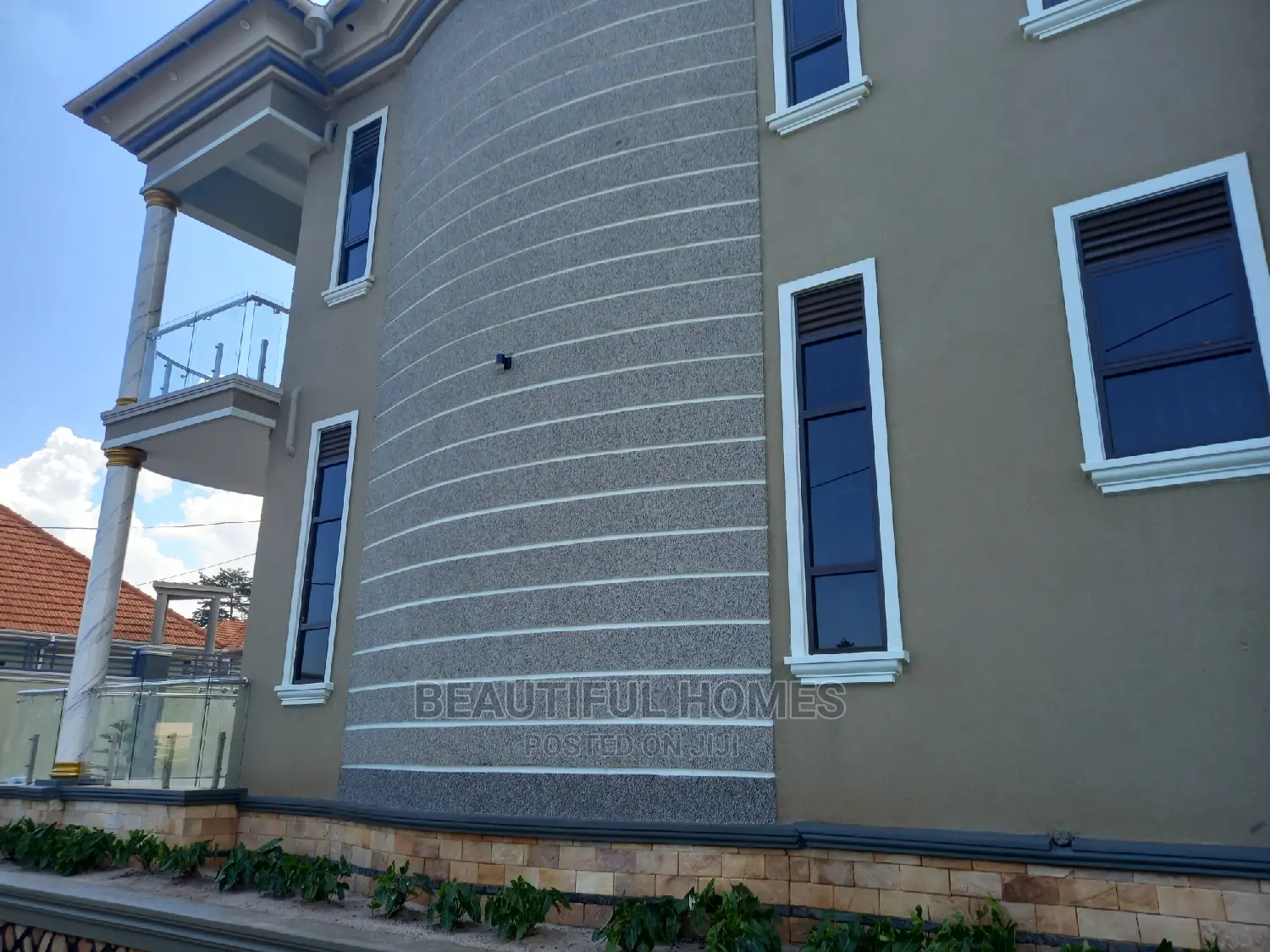 Furnished 6bdrm Duplex in Kira Corporate for Sale
