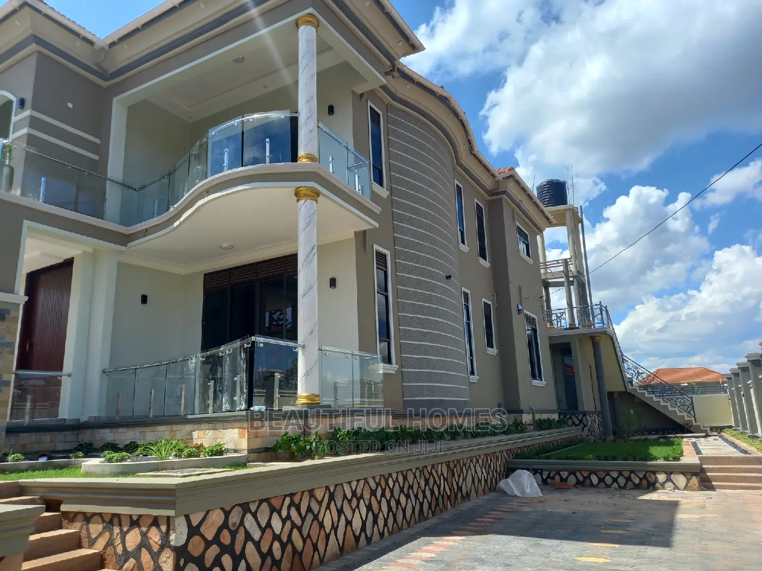 Furnished 6bdrm Duplex in Kira Corporate for Sale