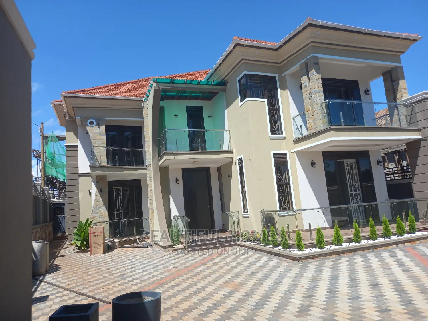 Furnished 6bdrm Duplex in Kira Corporate for Sale