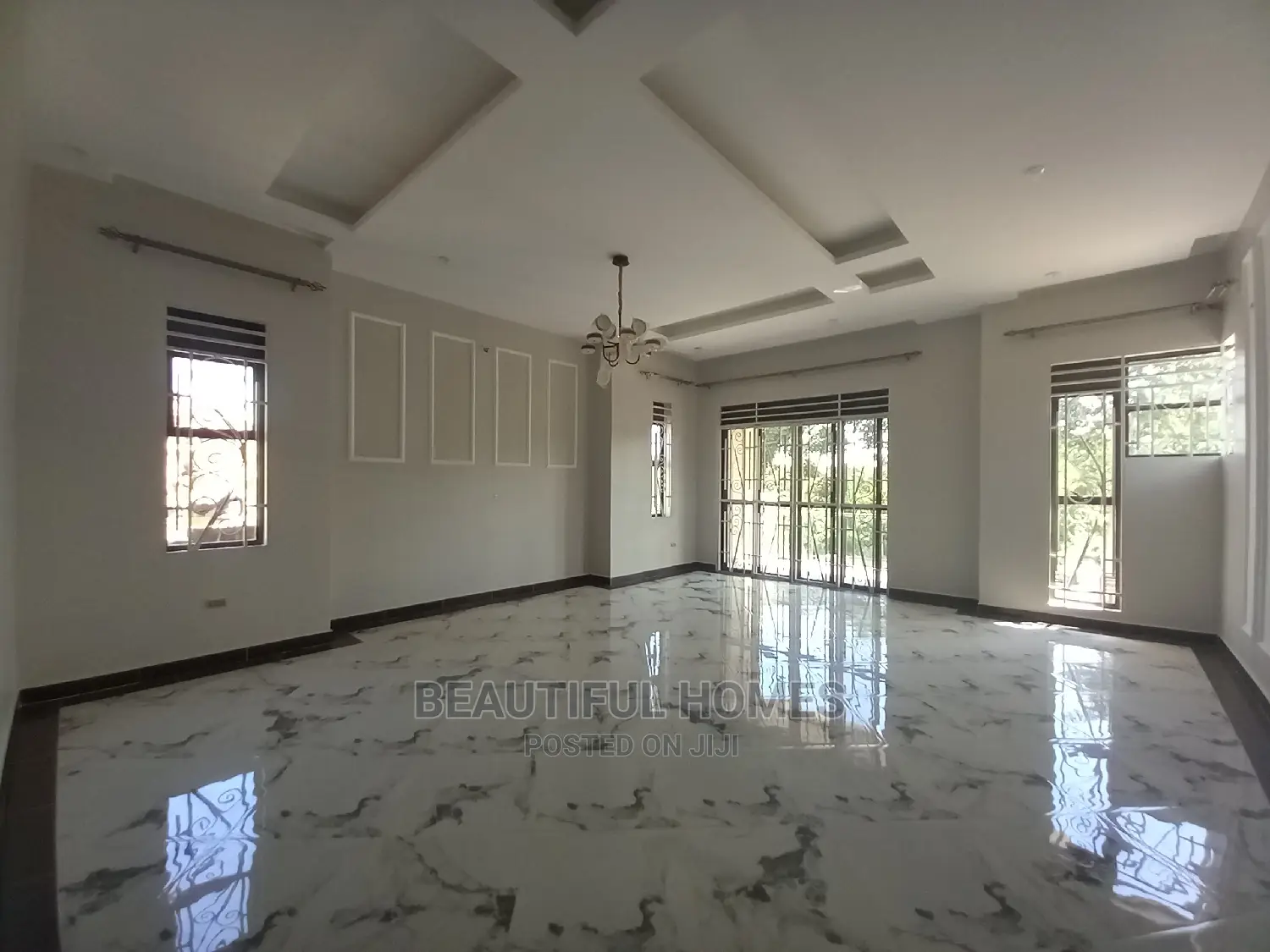 Furnished 6bdrm Mansion in Kira for Sale