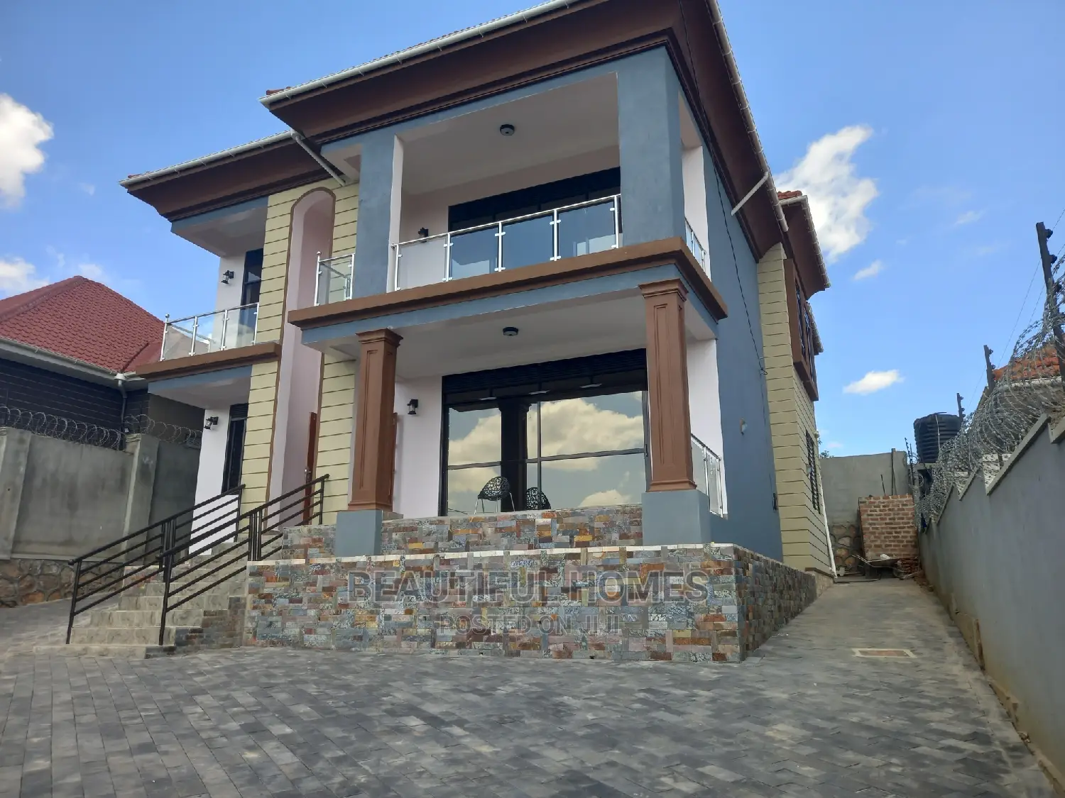 Furnished 6bdrm Mansion in Kira Posh, Central Division for Sale