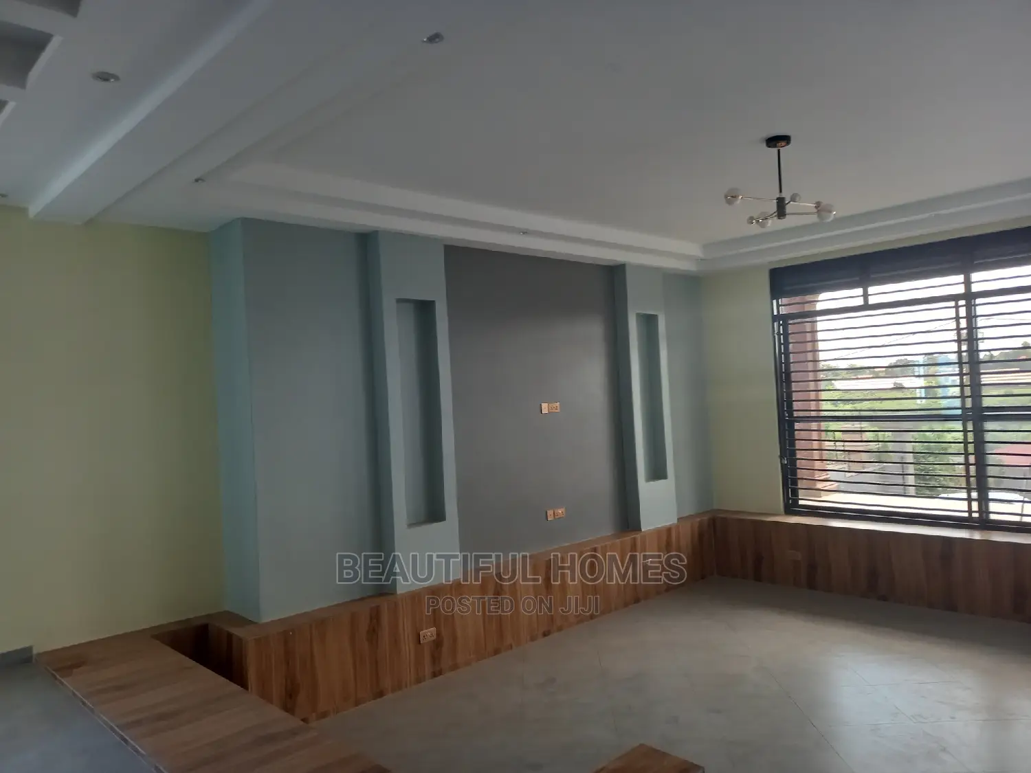 Furnished 6bdrm Mansion in Kira Posh, Central Division for Sale