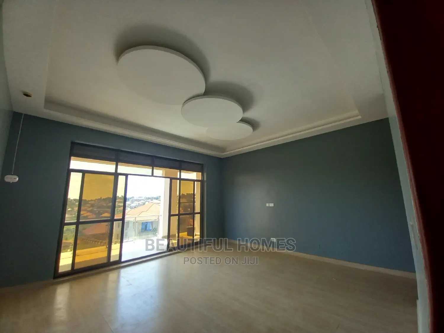 Furnished 6bdrm Mansion in Kira Mansions for Sale