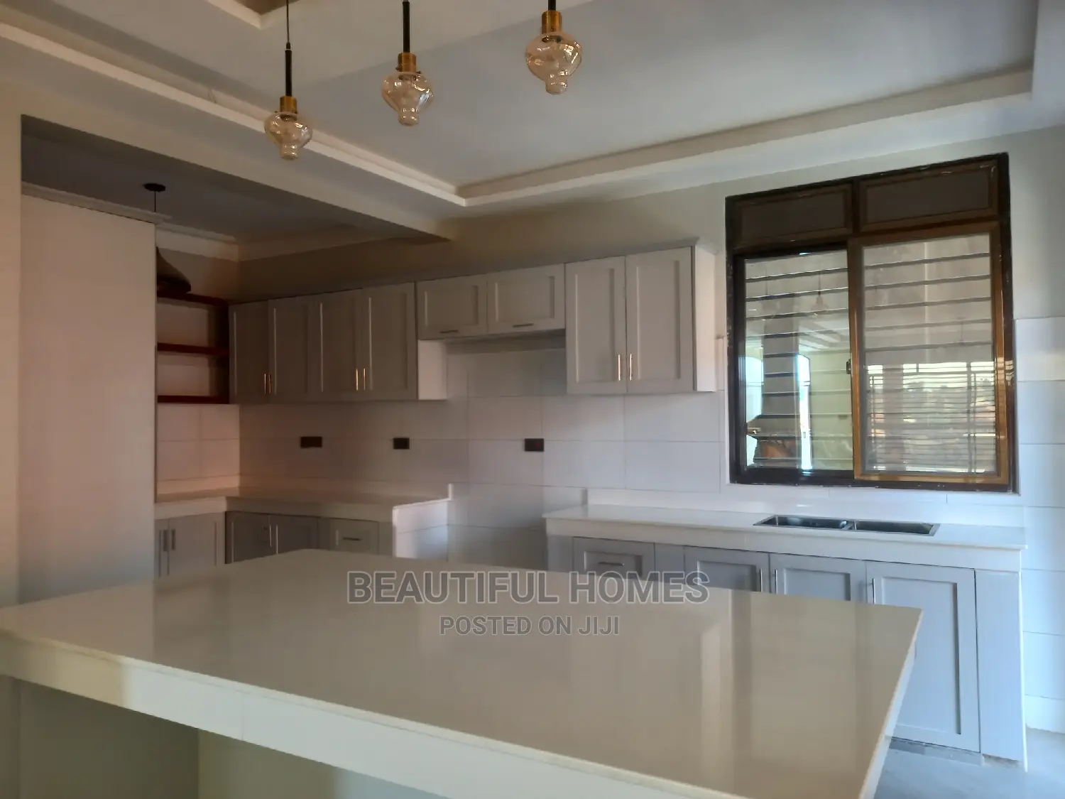 Furnished 6bdrm House in Kira for Sale