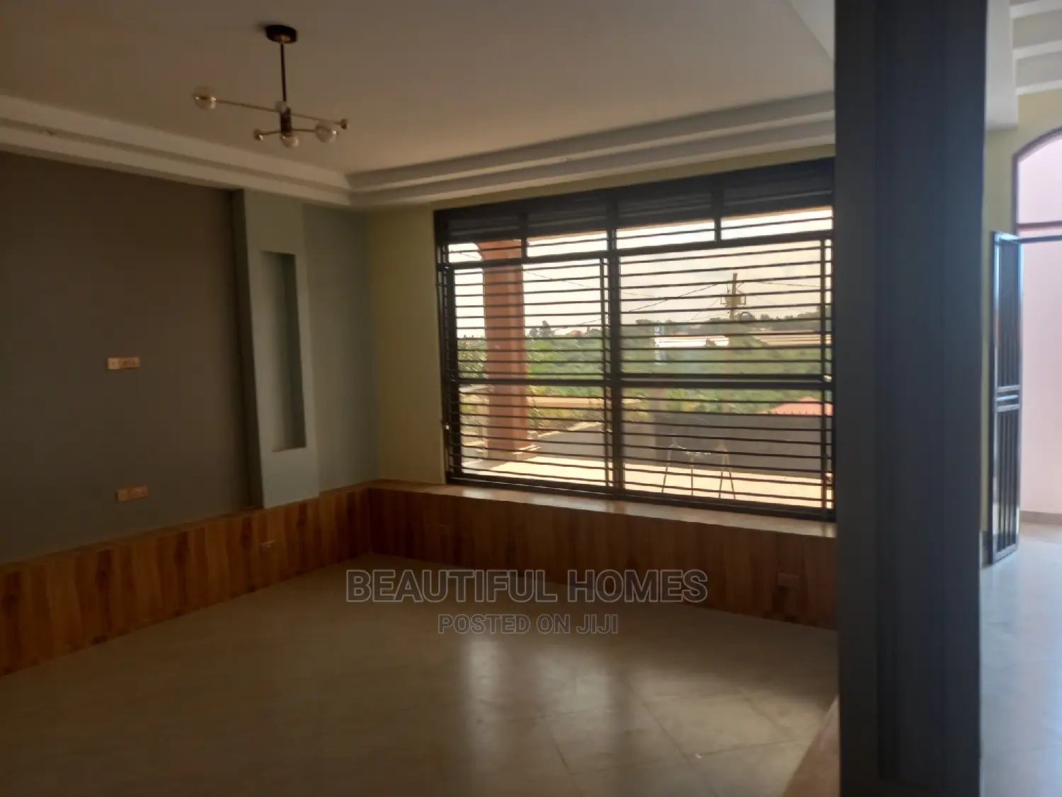 Furnished 6bdrm Mansion in Kira for Sale