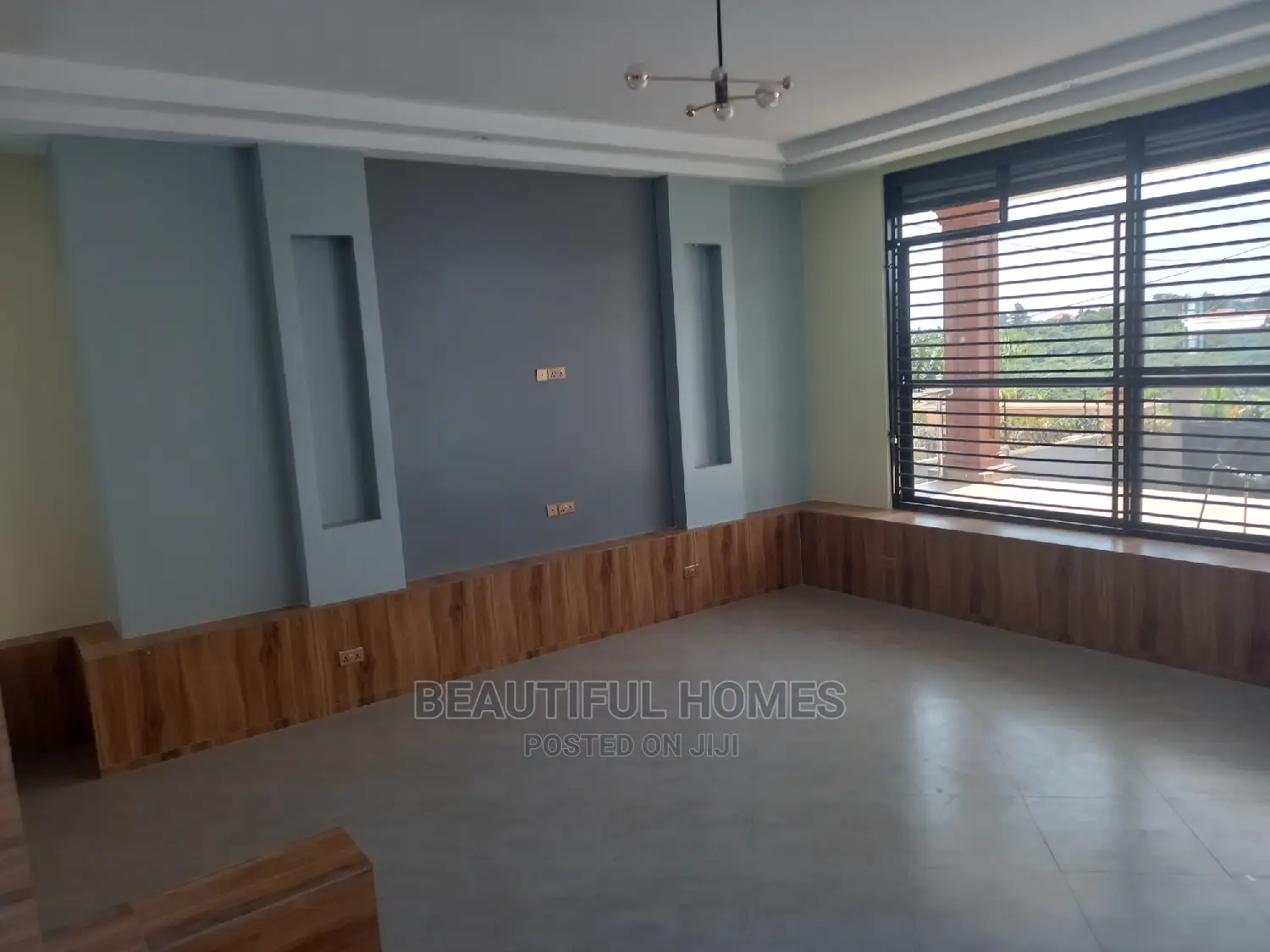 Furnished 6bdrm Mansion in Kira for Sale