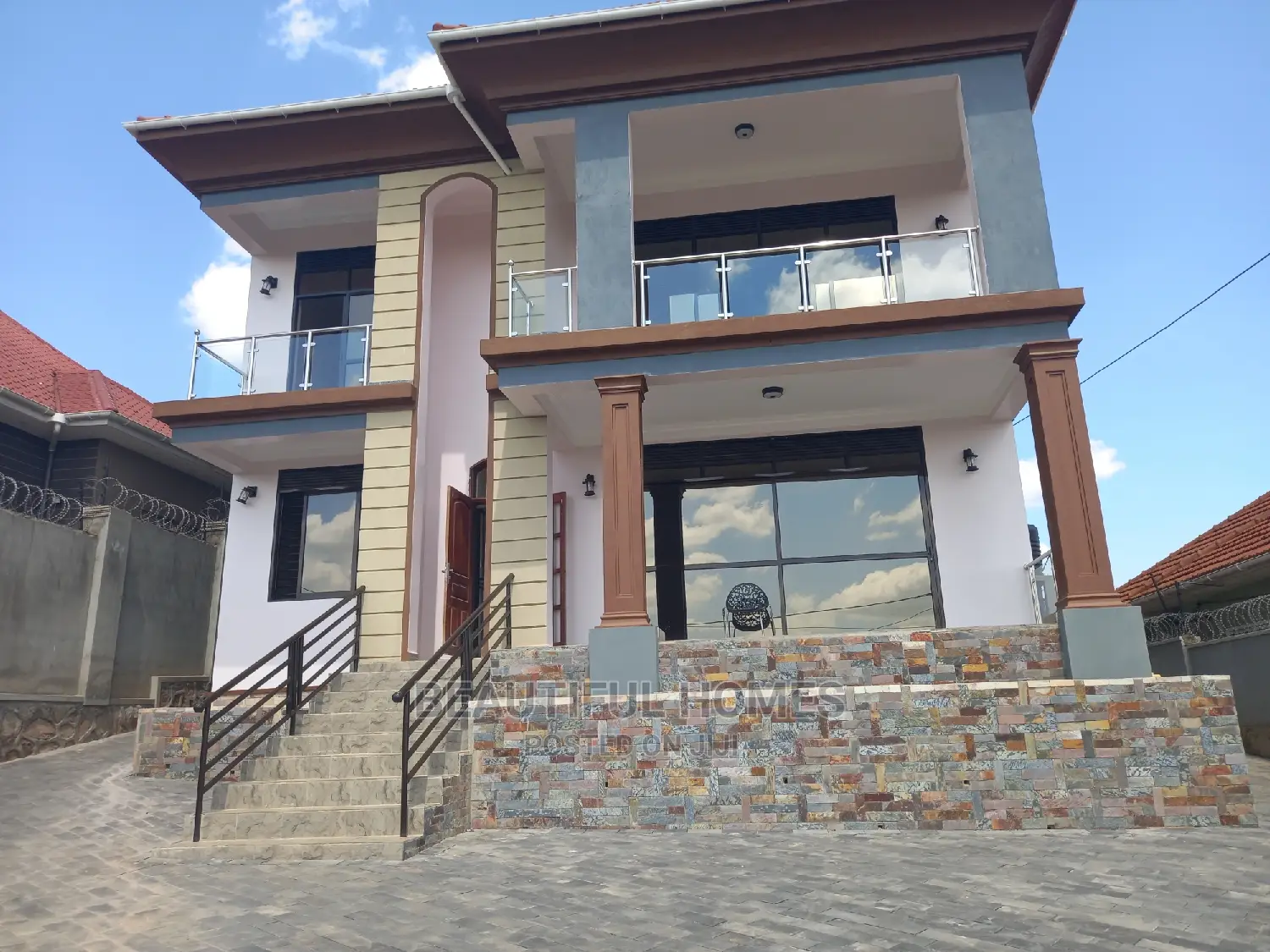 Furnished 6bdrm Mansion in Kira First Class for Sale