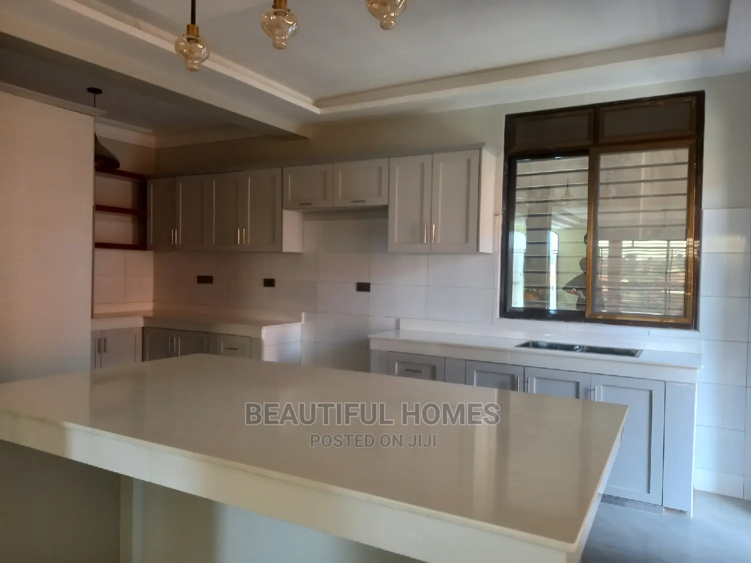 Furnished 6bdrm Mansion in Kira First Class for Sale