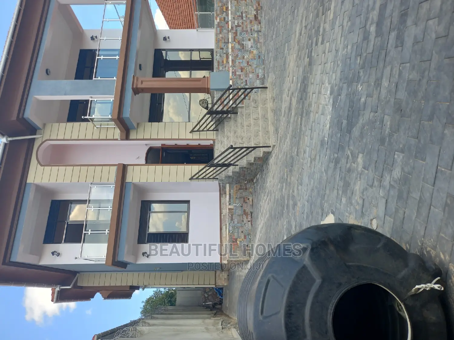 Furnished 6bdrm House in Kira for Sale